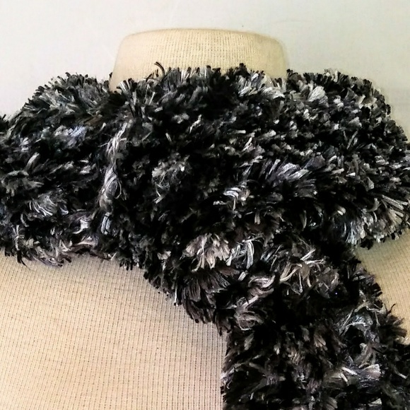 🖤 Plush Winter Scarf #hundredsofscarves - Picture 2 of 4